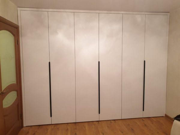 Шкаф распашной с фасадами АГТ  суперматовый белый металлик - фото