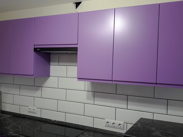 Кухня с покрытием из эмали, лавандавого цвета, прямая - фото